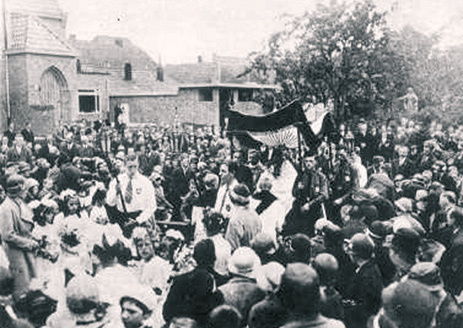Procession in honor of the miracle