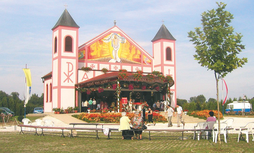 Thousands of faithful gathered for the open-air Eucharistic celebration in Ludbreg