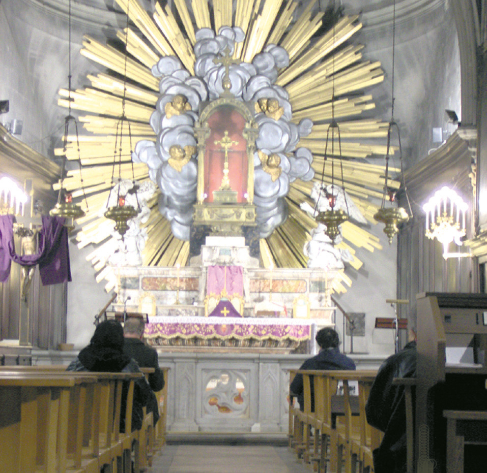 Stained glass window of the Chapel he Eucharistic miracle of Avignon occu- around the church was four feet high, a pa- red in the Church of the Holy Cross, thway from the entrance of the church to the