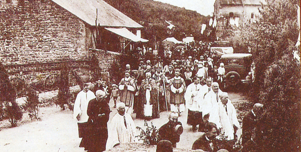 Panoramic view of the Sanctuary and high altar honoring the Eucharistic Miracle of Blanot (1331)