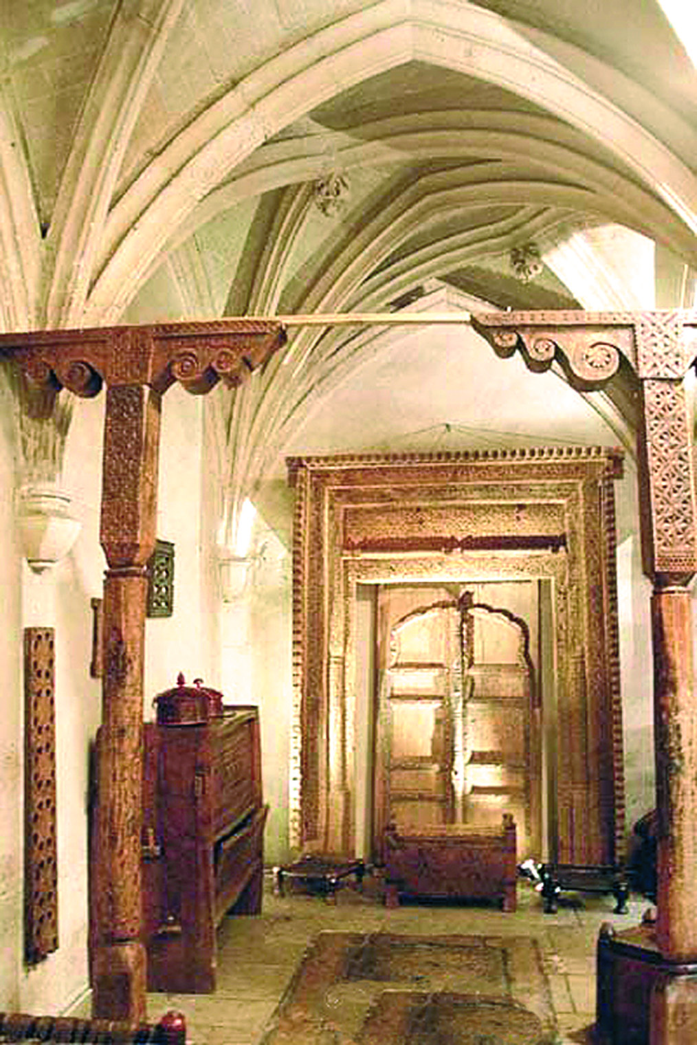 Cloister des Billetes which has today become a Protestant church "74'? The interior of the cloister of the church des Billetes