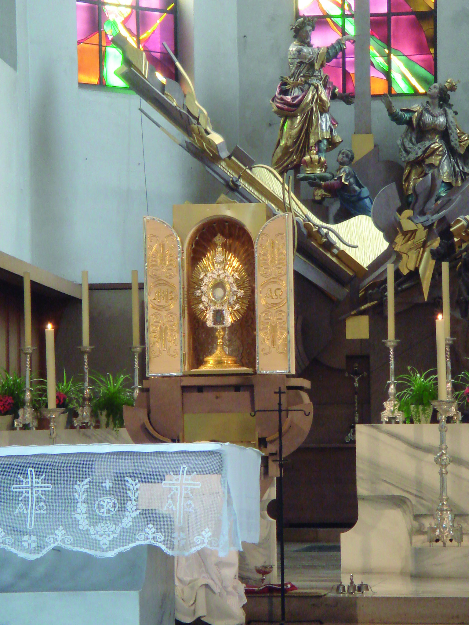 Gilded reliquary and sacred relic preserved from the Eucharistic Miracle of Augsburg (1194)