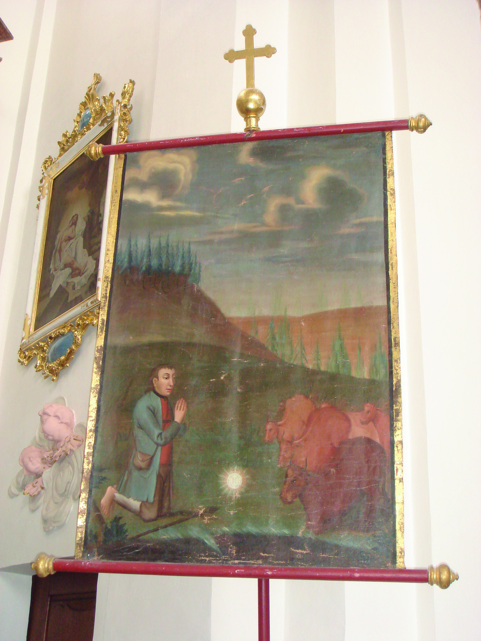Gilded reliquary preserved within the parish church of Bettbrunn