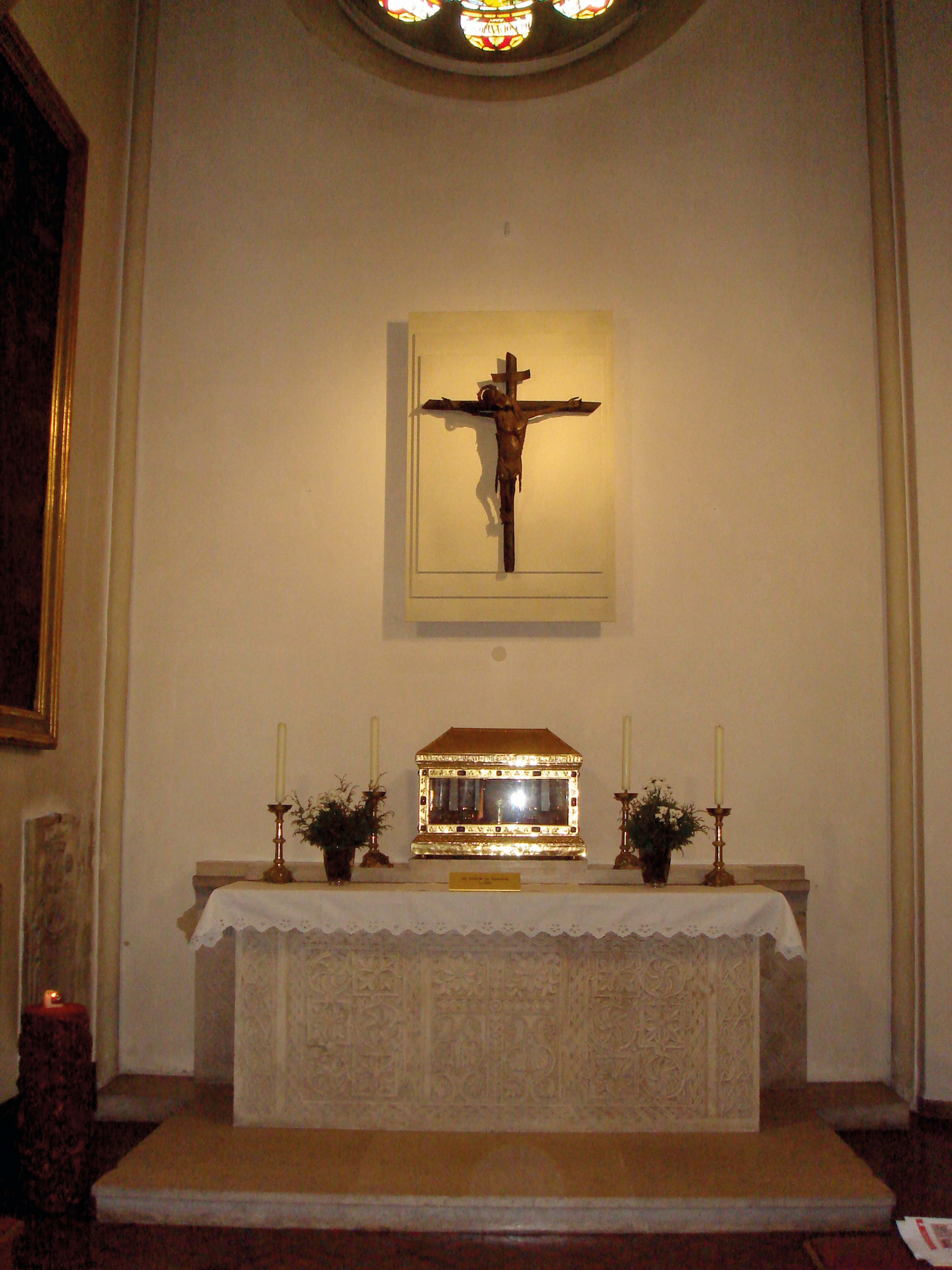 exhibited the Holy Eucharist for adoration of the faithful,