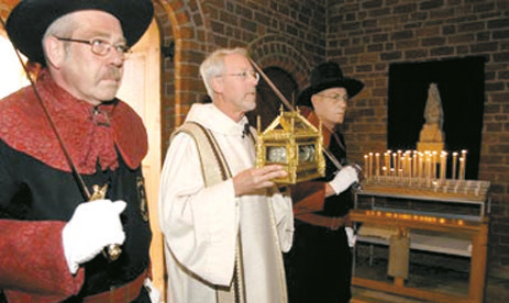 The annual Vaart Eucharistic procession with the relics through the streets of Boxmeer