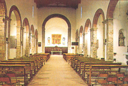 Interior of the basilica t Bagno di Romagna, in the Basilica of bystanders, confessing his unbelief and the mira- St. Mary Assumed, the relic of the Eu- cle which now had taken place before his eyes.