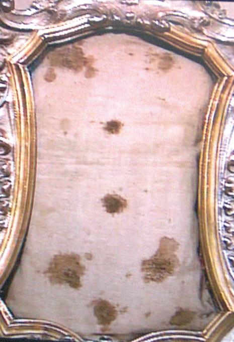 basilica is found a colored and very rare incision on