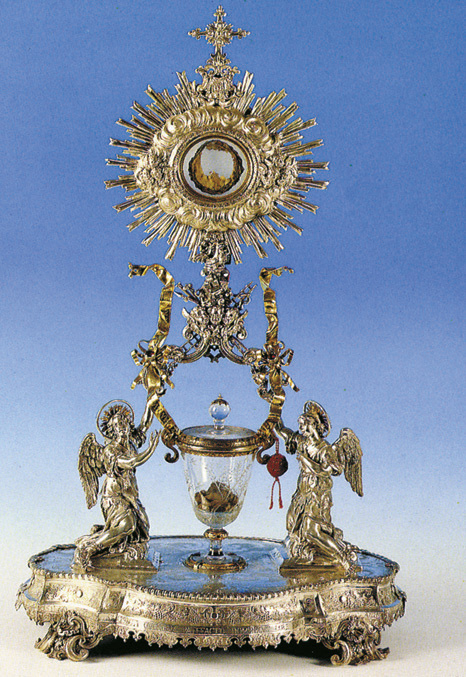 Monstrance containing the Holy Relics tO-n;.