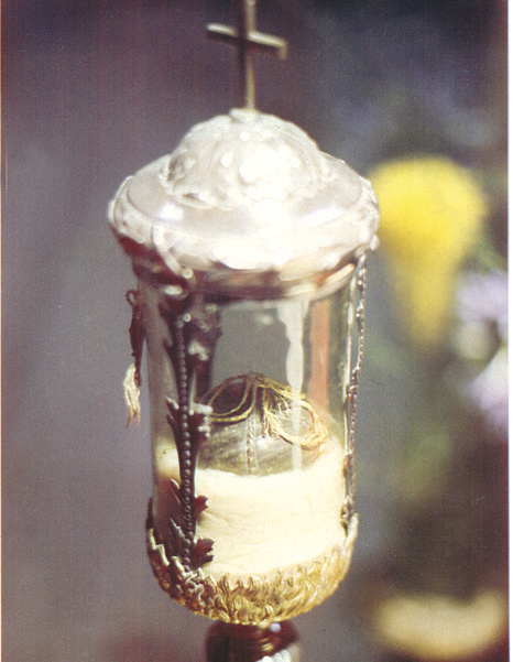 Historical artwork and preserved documentation of the Eucharistic Miracle of Morrovalle (1560)