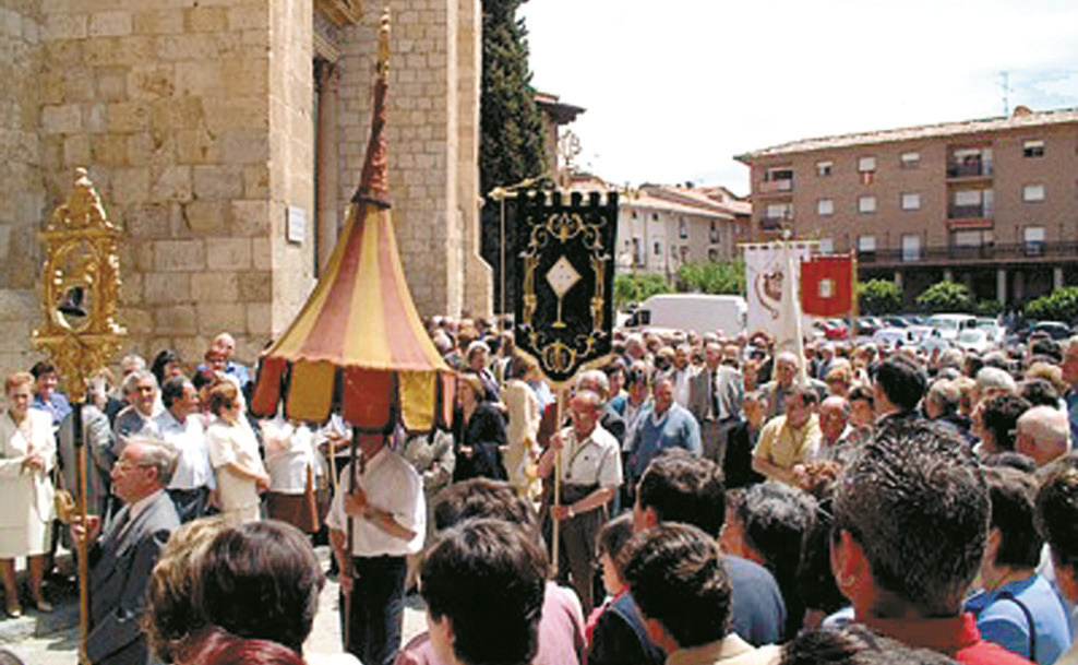Main Baroque altar of the Basilica of Santa María in Daroca with the tabernacle of the miracle