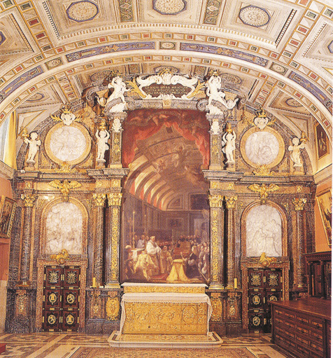 The altar where the painting recounting the Sagrada Forma is kept