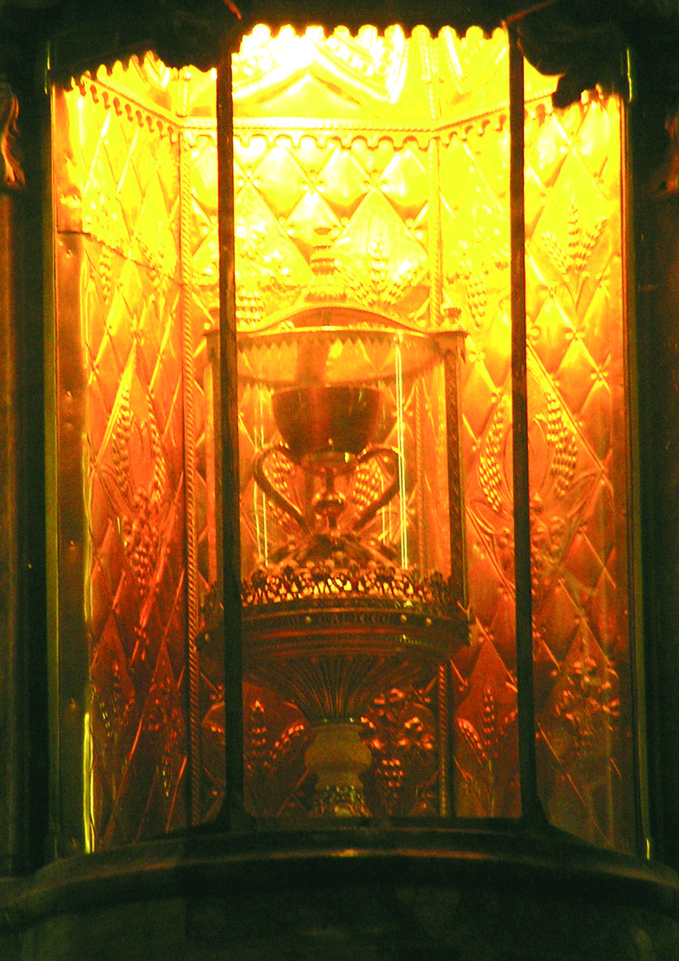 portions: the inverted upper part of a Cornelian chalice constitutes the base, the stem is enriched