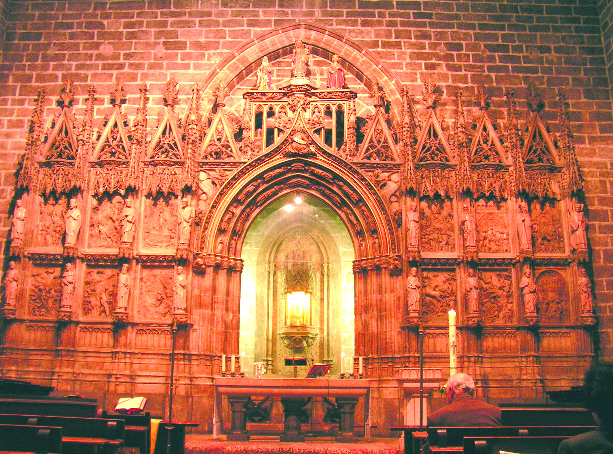 Gilded reliquary and sacred relic preserved from the Eucharistic Miracle of Valencia (1392)