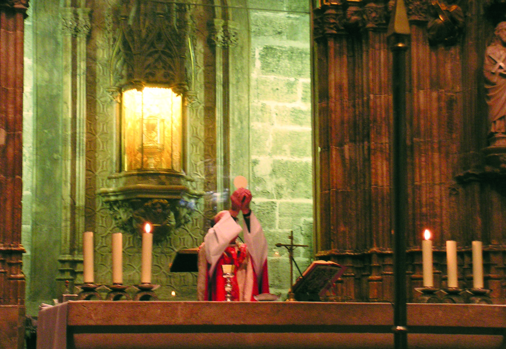 Historical artwork and preserved documentation of the Eucharistic Miracle of Valencia (1392)